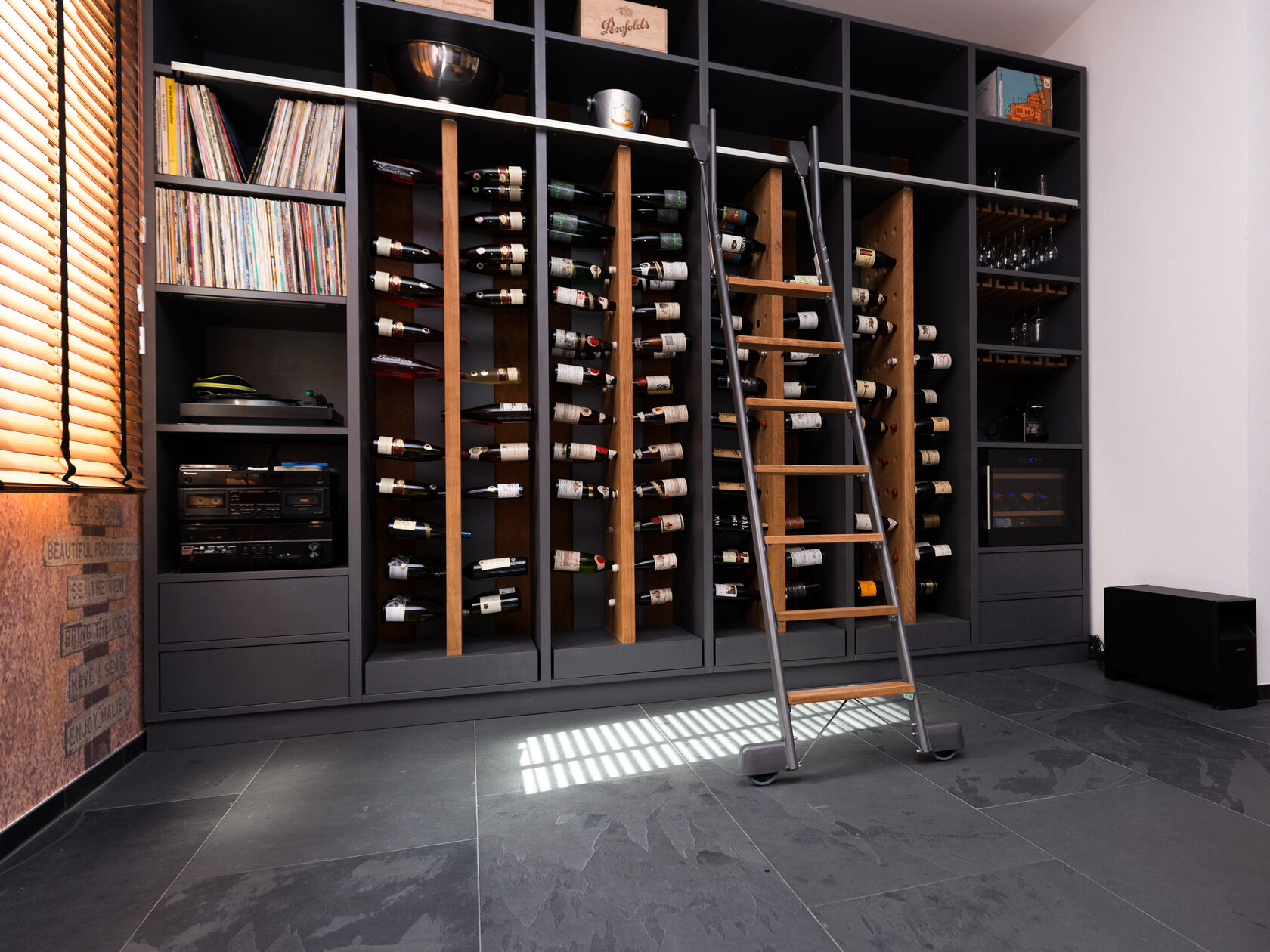 Сланцевая плитка "Black Wing". Новости компании "Dafa"